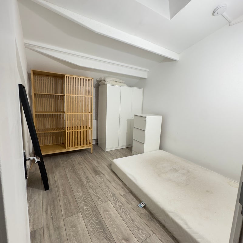 Room Bream Street in Greater London