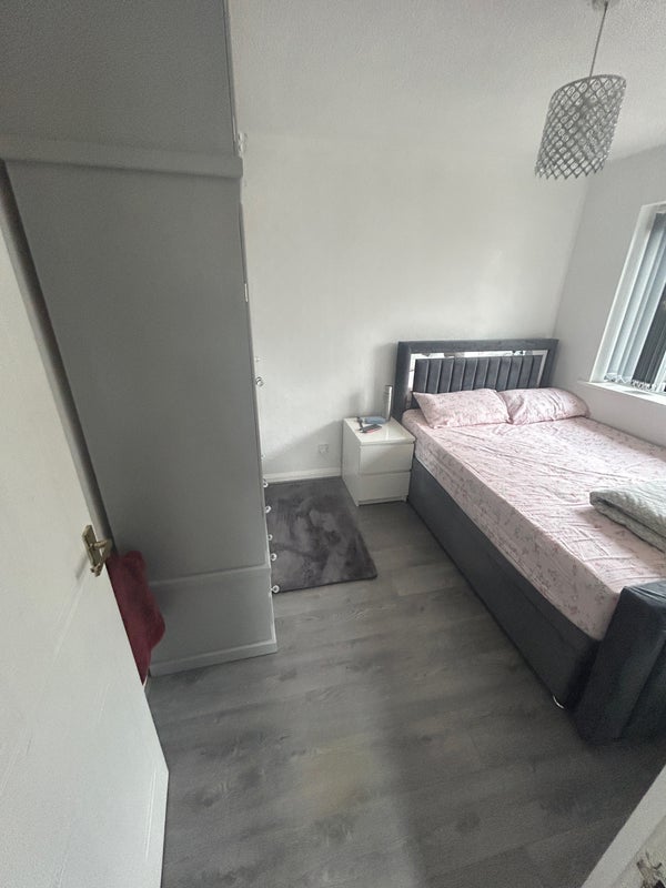 Room Dalesman Close in Manchester