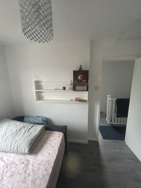 Room Dalesman Close in Manchester