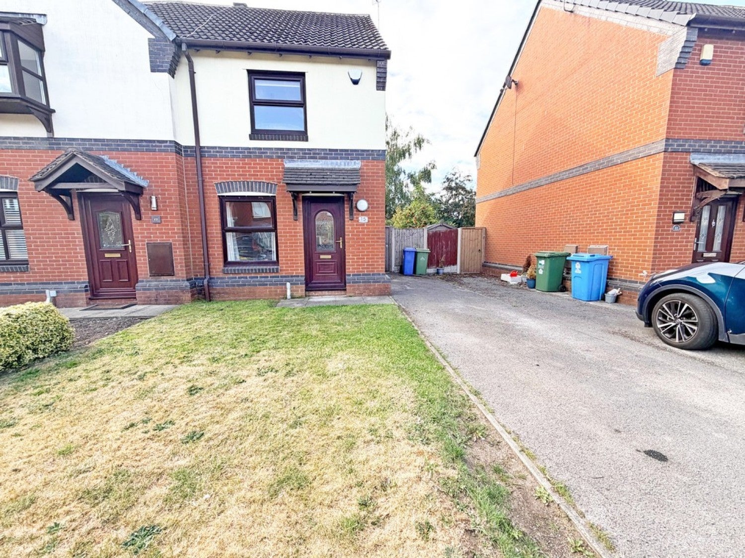 House Eastbury Close in Widnes