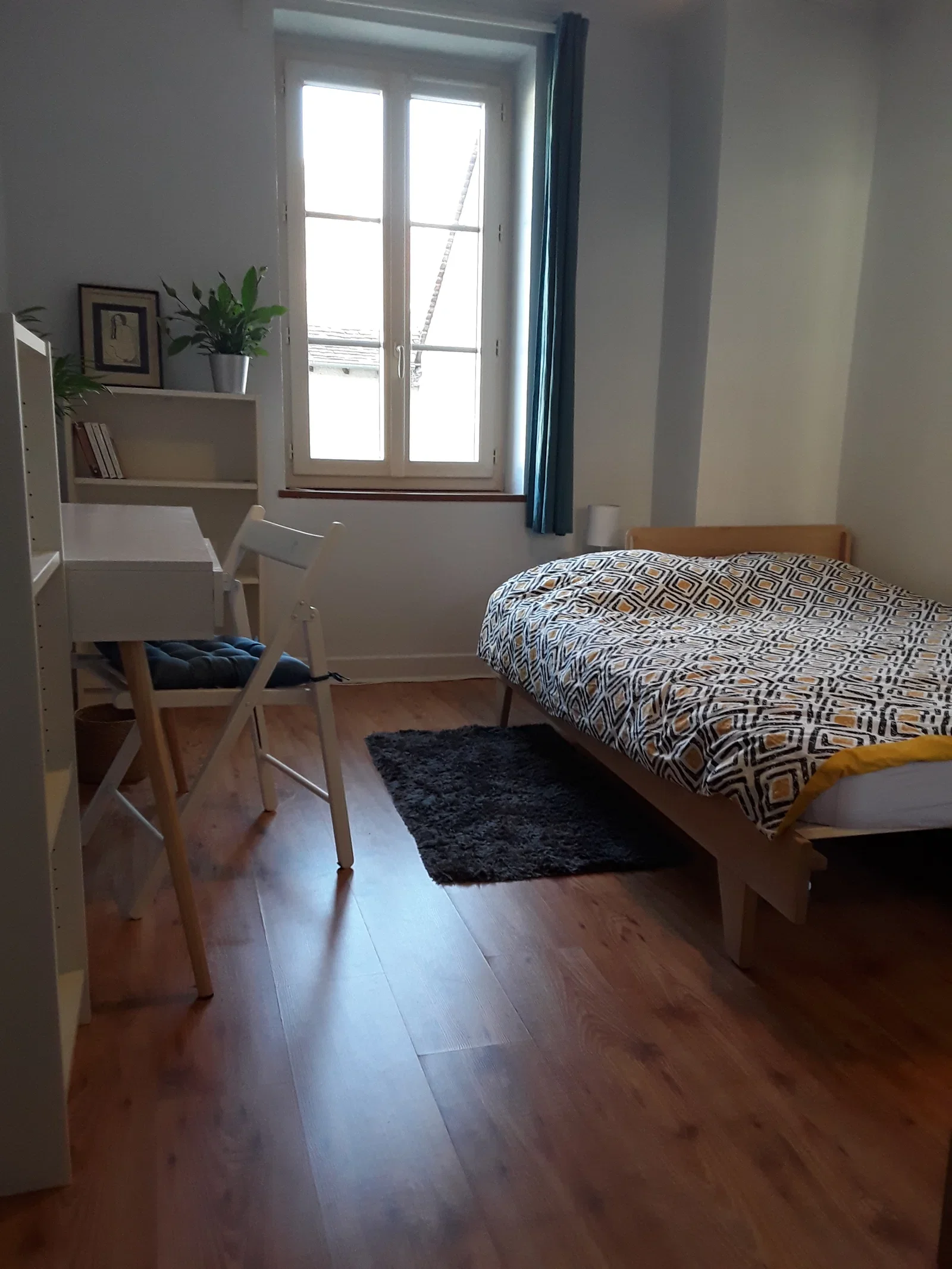 Room Rue Grande in Moret-Loing-et-Orvanne
