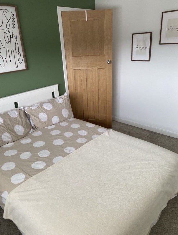 Room Graffham Avenue in Giffnock