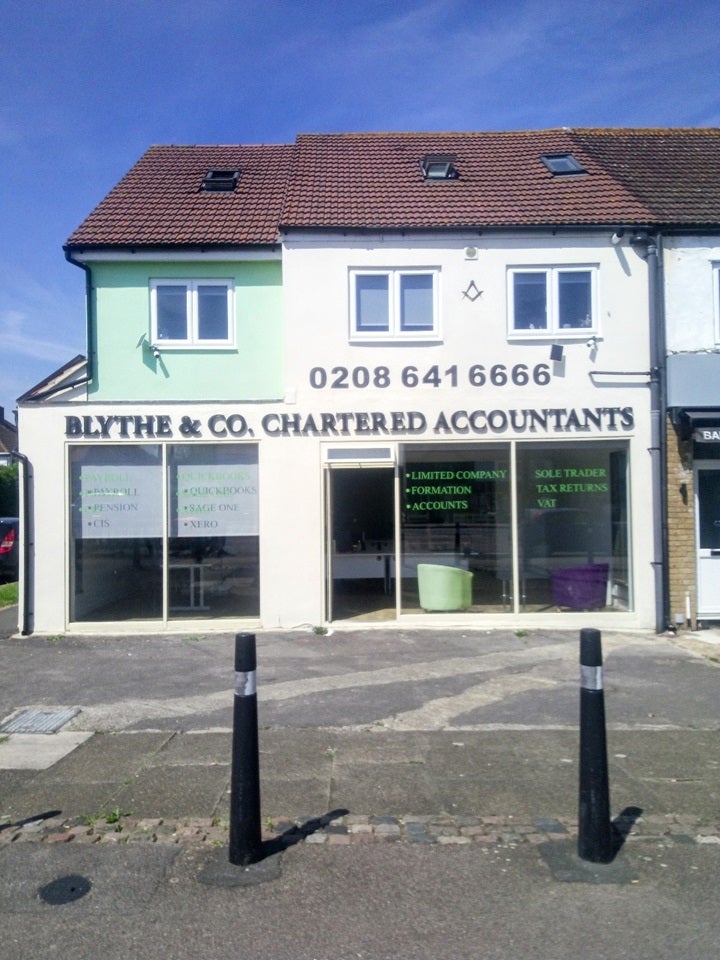 Flat Oldfields Road in Greater London