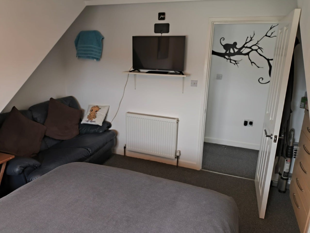 Flat Oldfields Road in Greater London