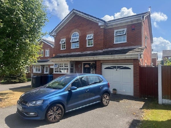 Flat Blackberry Grove in Halewood