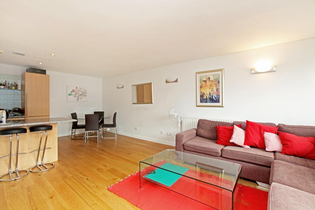 Flat Cowcross Street in Greater London