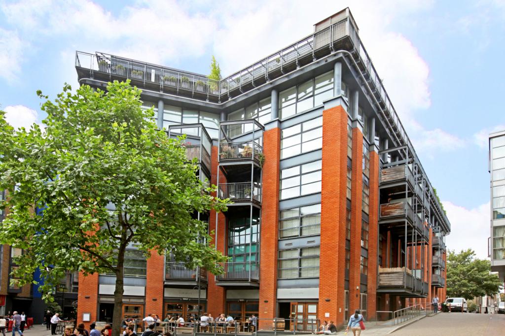 Flat Cowcross Street in Greater London