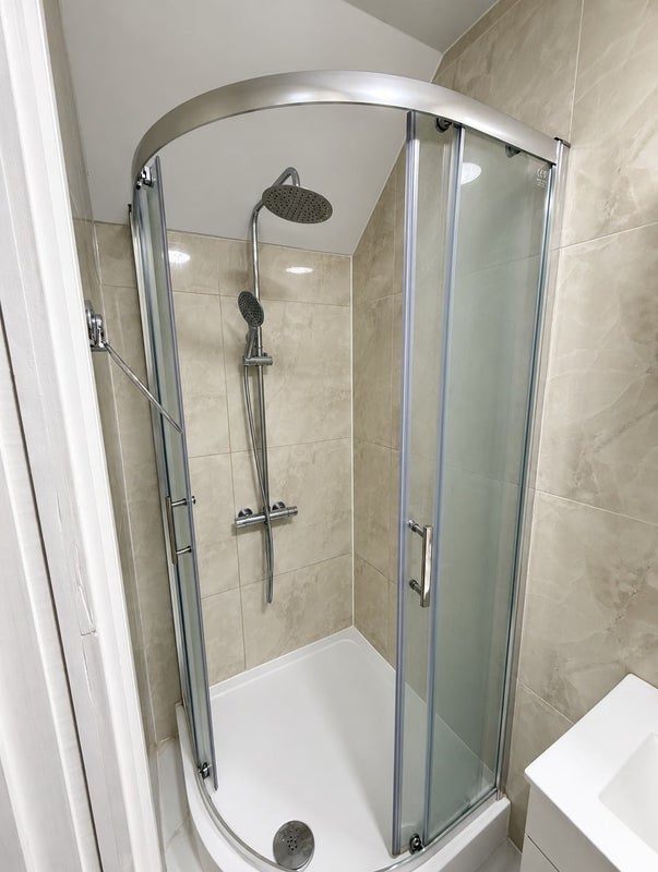Room Chestnut Grove in Greater London