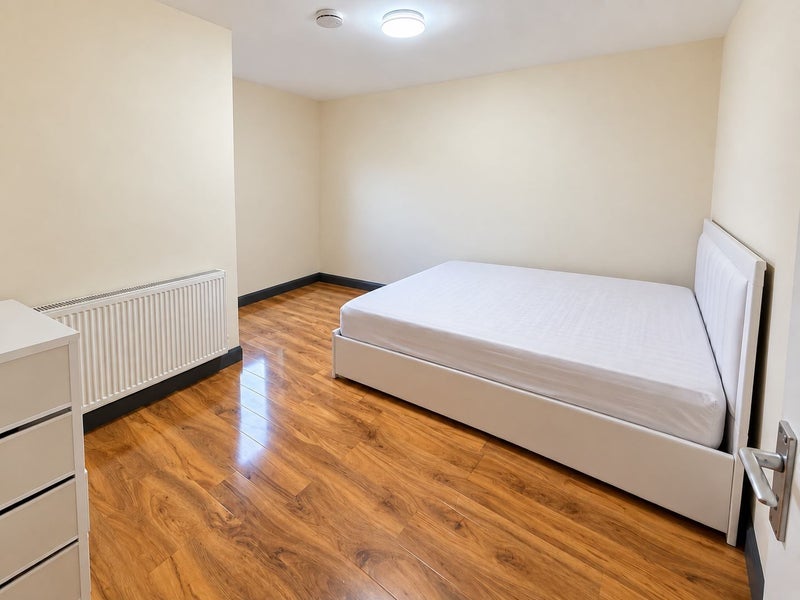 Room Chestnut Grove in Greater London