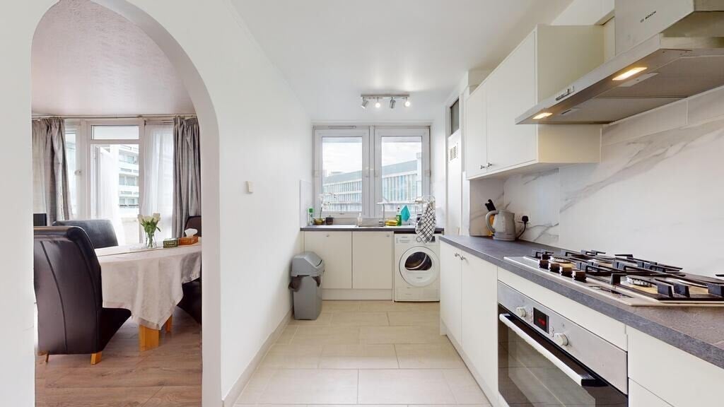Flat Hall Place in City of Westminster