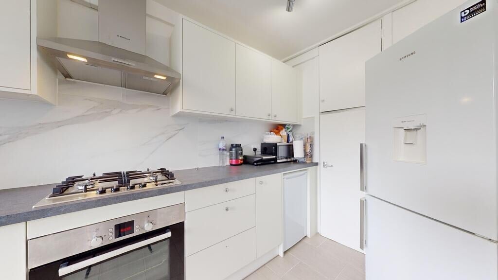 Flat Hall Place in City of Westminster