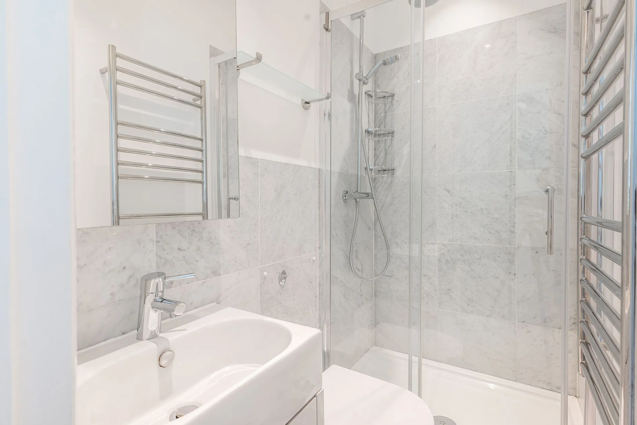 Flat Eardley Crescent in Greater London