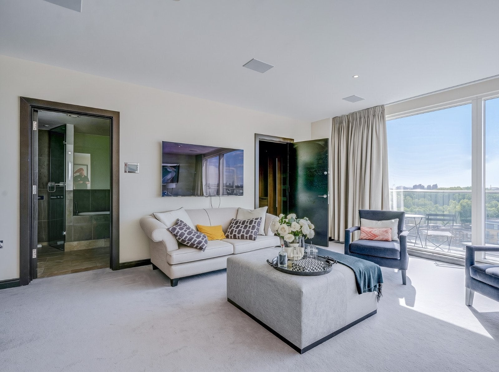 Flat Gatliff Road in City of Westminster