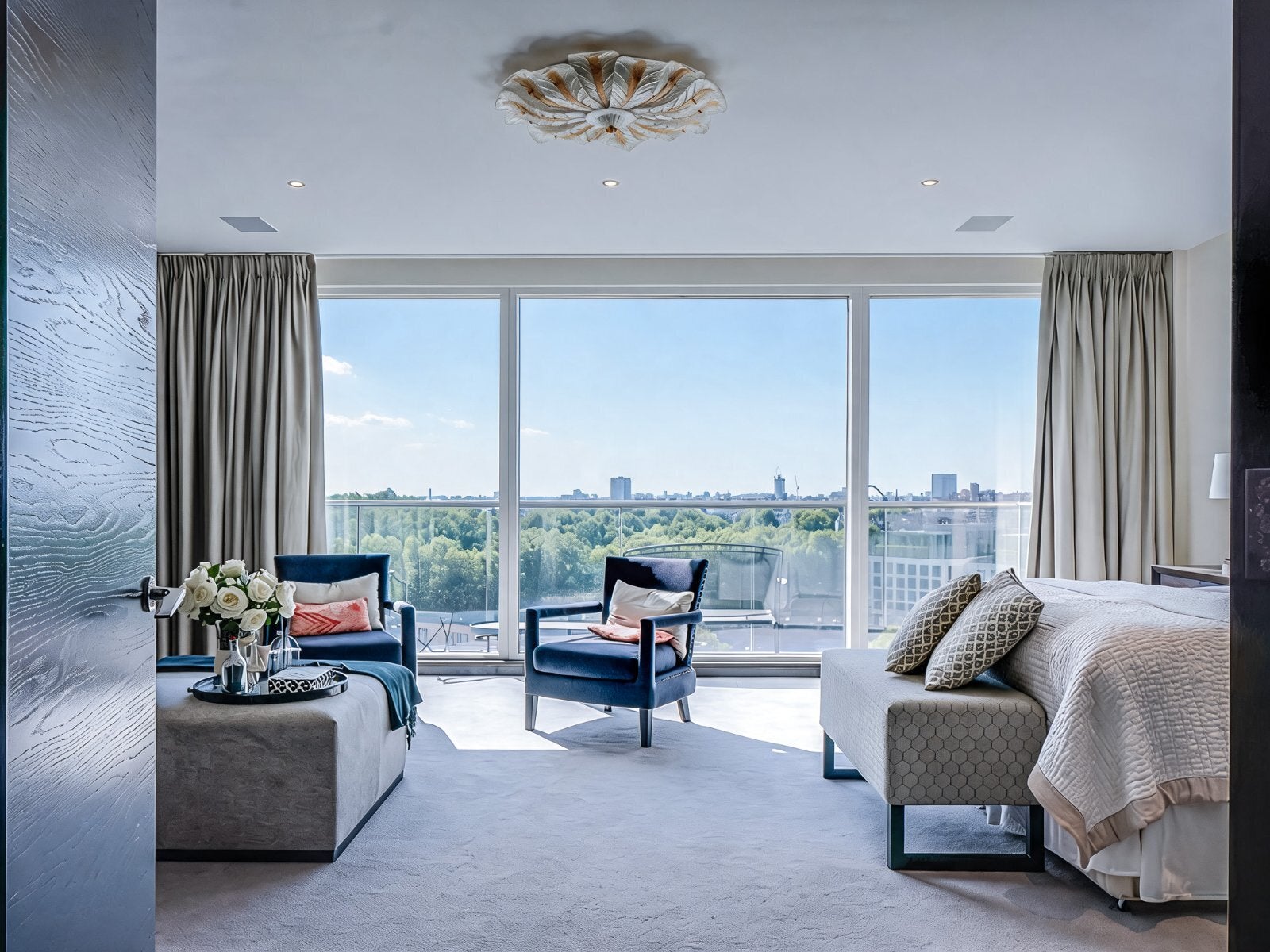 Flat Gatliff Road in City of Westminster
