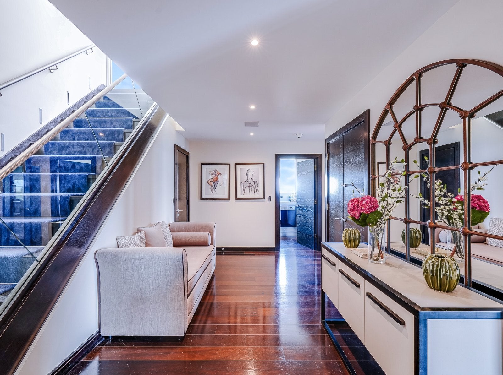 Flat Gatliff Road in City of Westminster