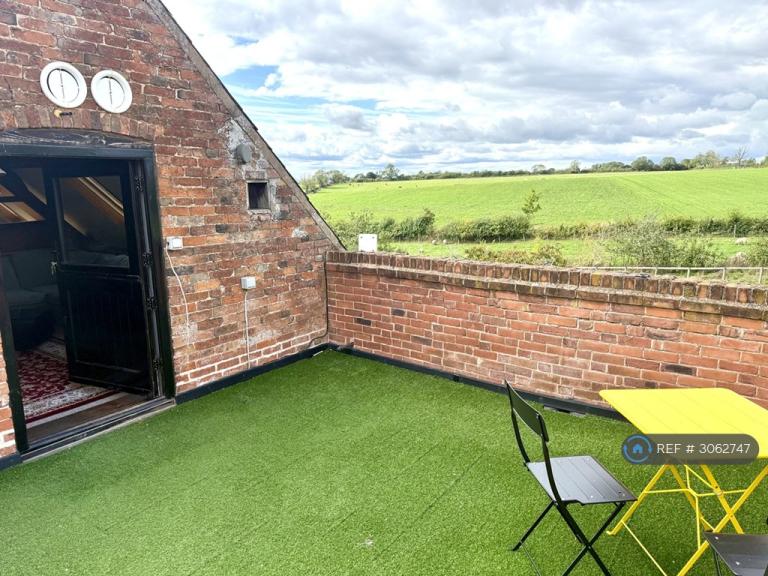 Flat Covert Lane in Harborough
