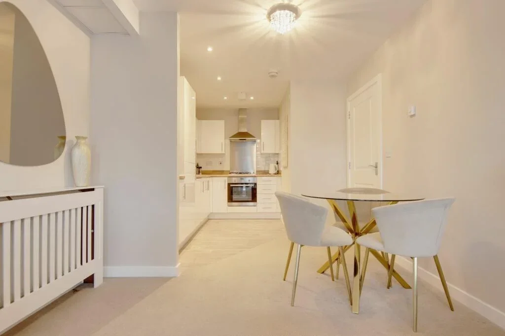 Flat Ley Farm Close in Watford