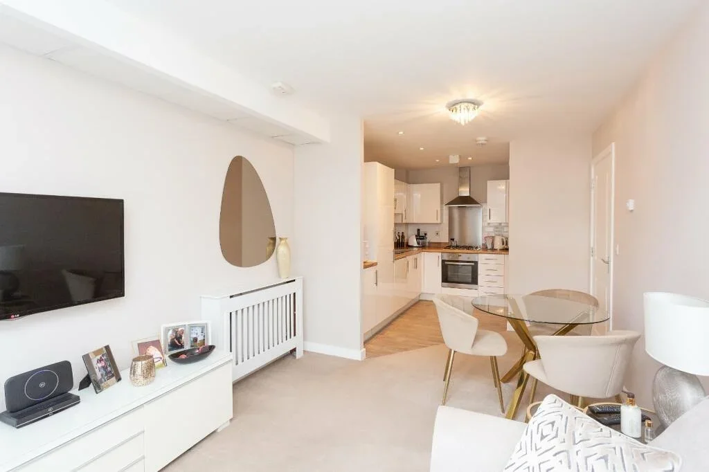 Flat Ley Farm Close in Watford