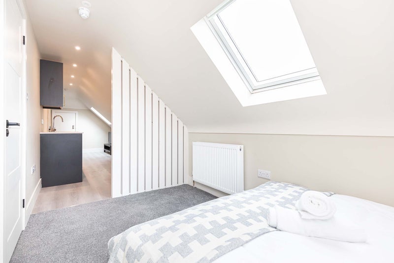 Room Bournemouth Road in Poole
