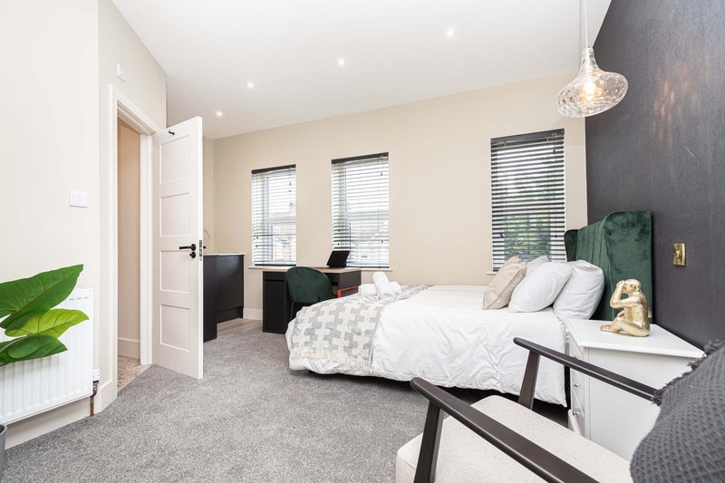 Room Bournemouth Road in Poole