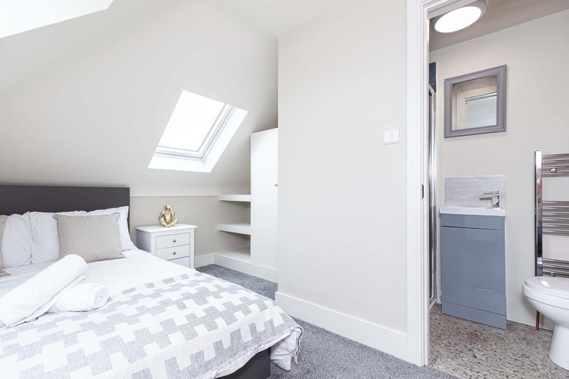Room Bournemouth Road in Poole