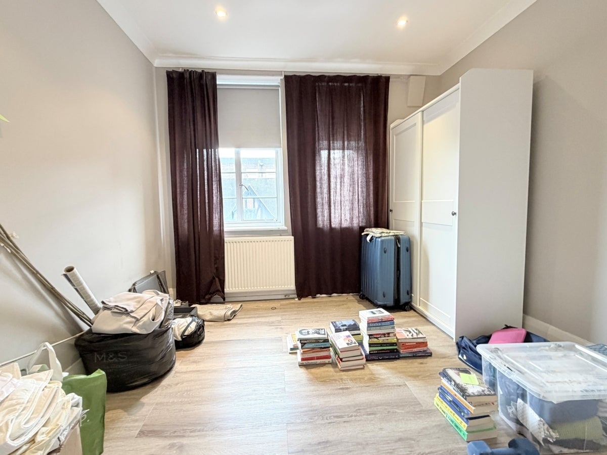 Flat Crouch End Hill in Greater London