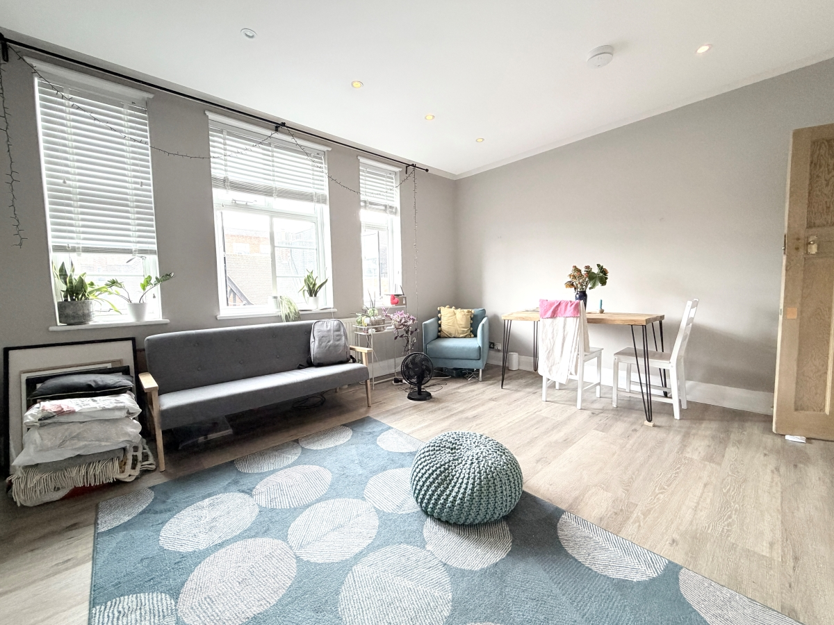 Flat Crouch End Hill in Greater London