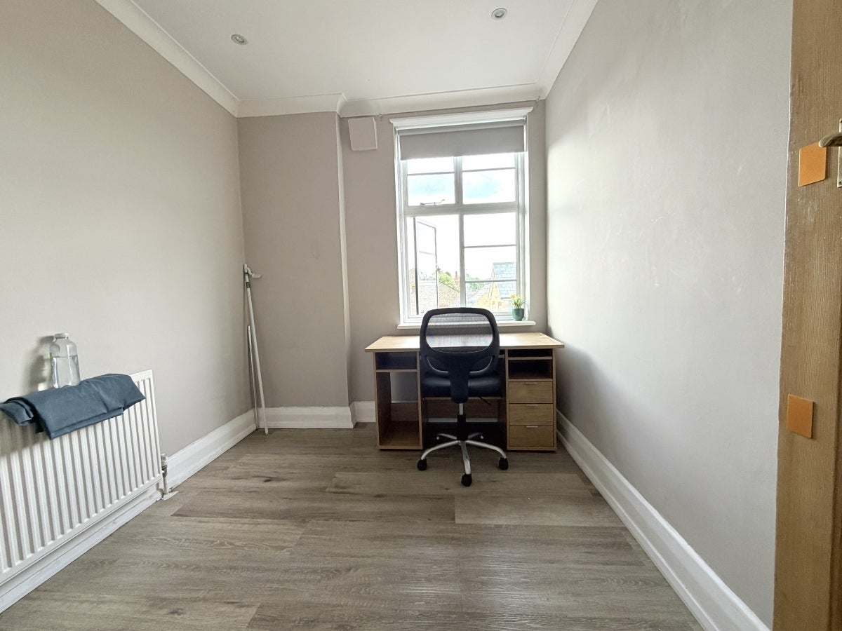Flat Crouch End Hill in Greater London