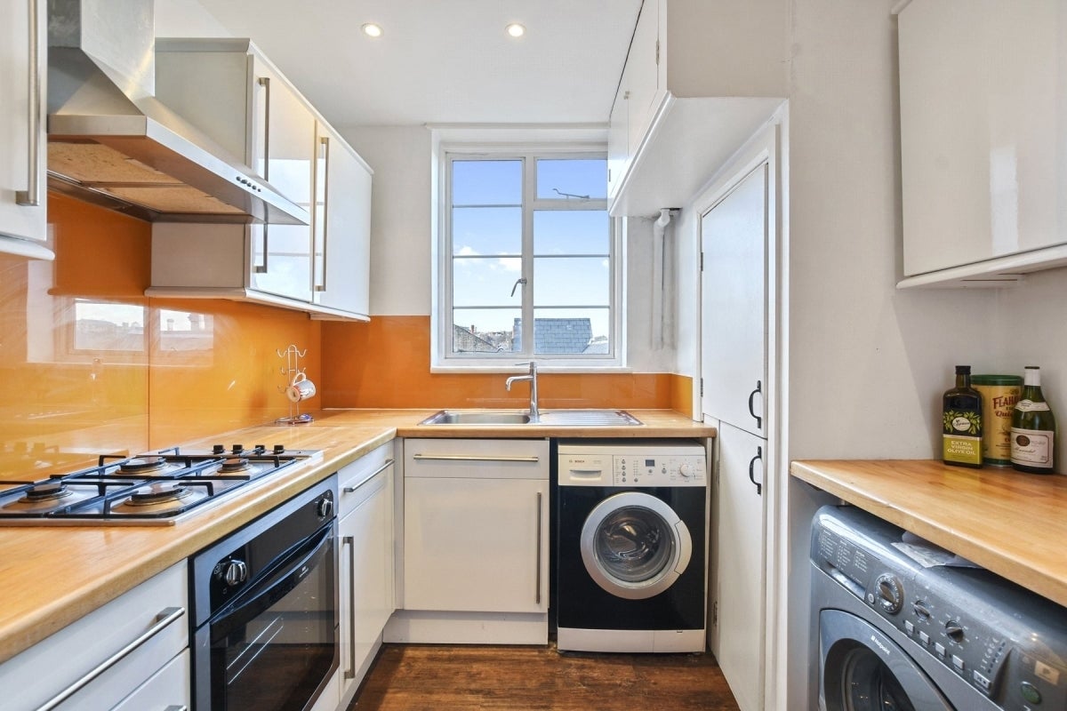 Flat Crouch End Hill in Greater London