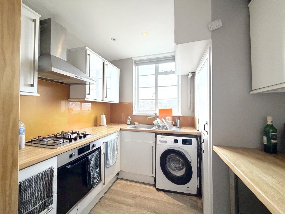 Flat Crouch End Hill in Greater London