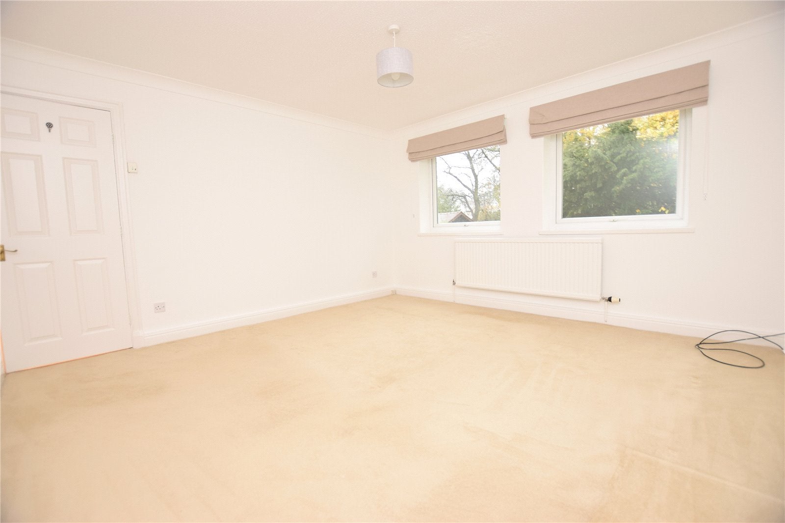 Flat Hollycroft Court in Leeds