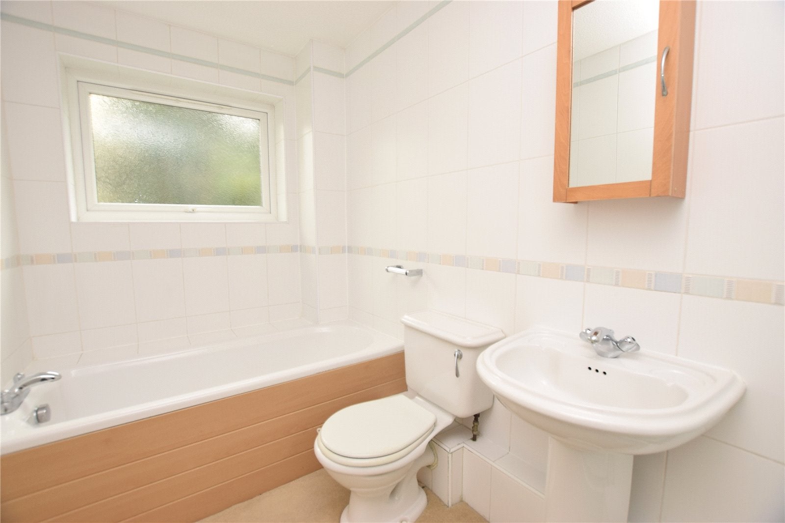 Flat Hollycroft Court in Leeds