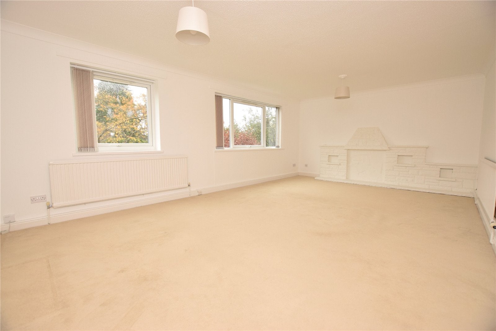 Flat Hollycroft Court in Leeds