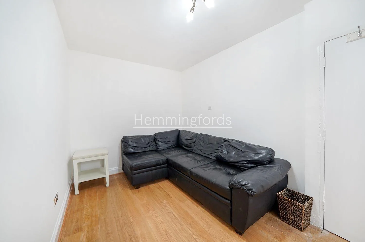 Flat Kingsland Road in Greater London
