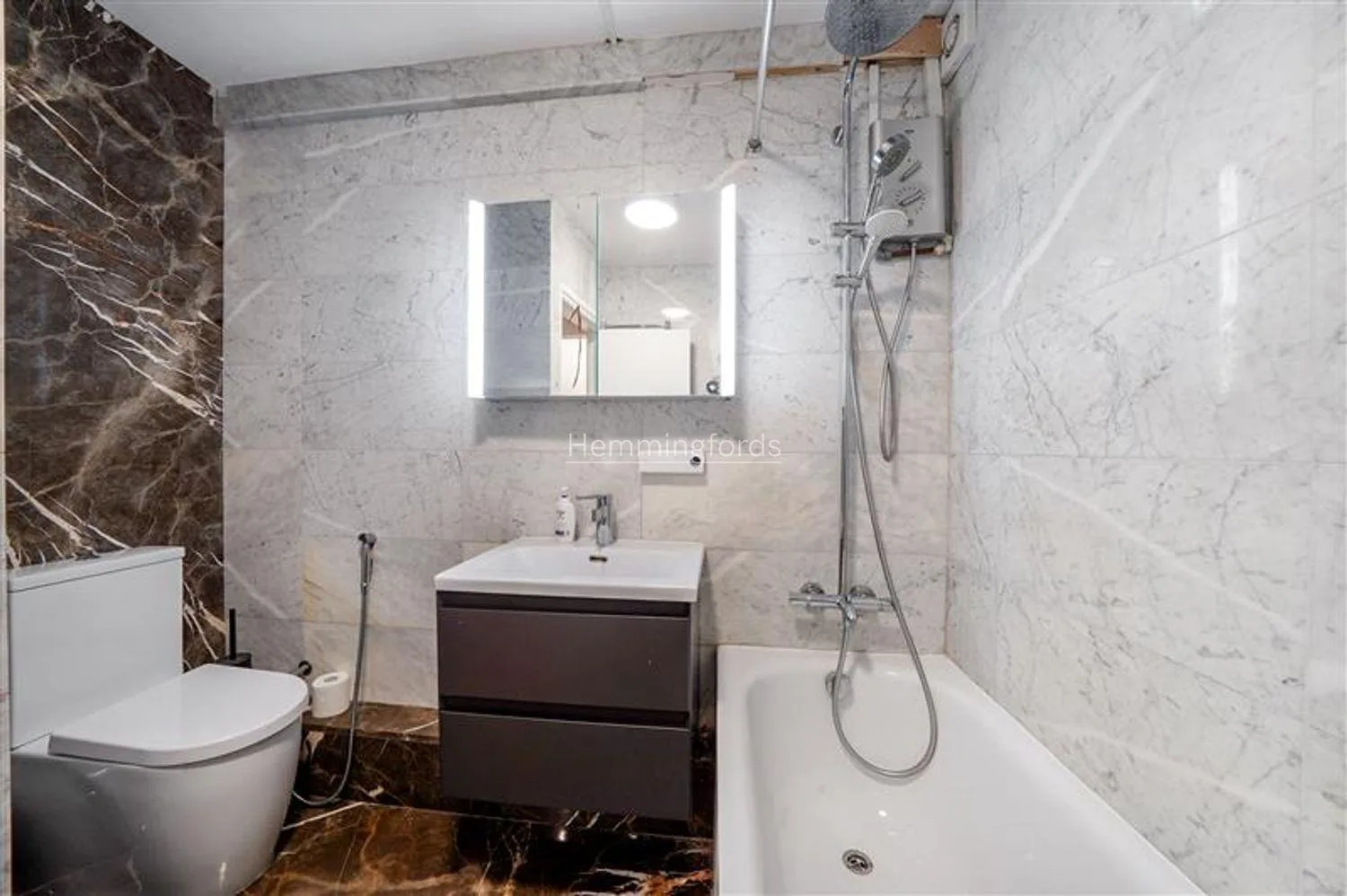 Flat Kingsland Road in Greater London