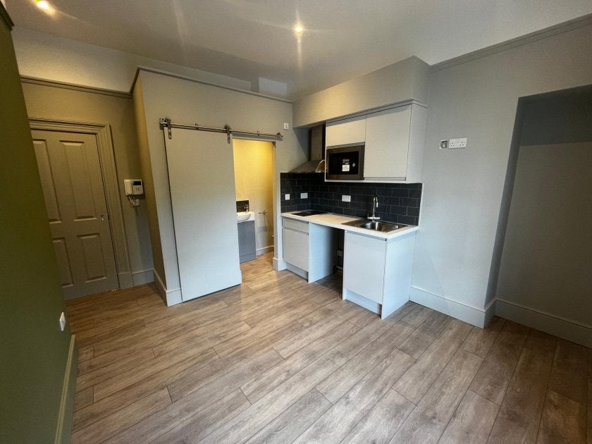 Room Walter Road in Swansea