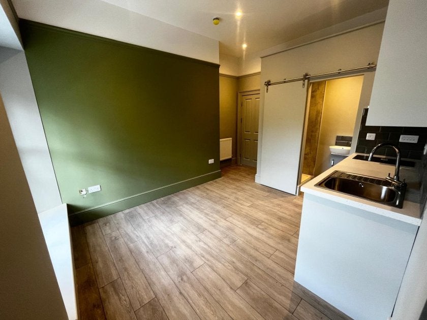 Room Walter Road in Swansea