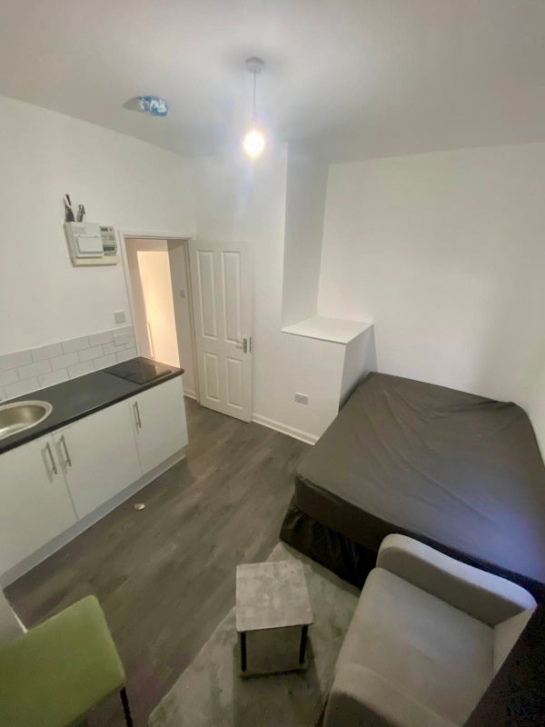 Room Station Street East in Coventry