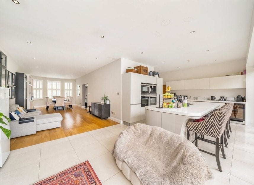 House Coppetts Road in Greater London