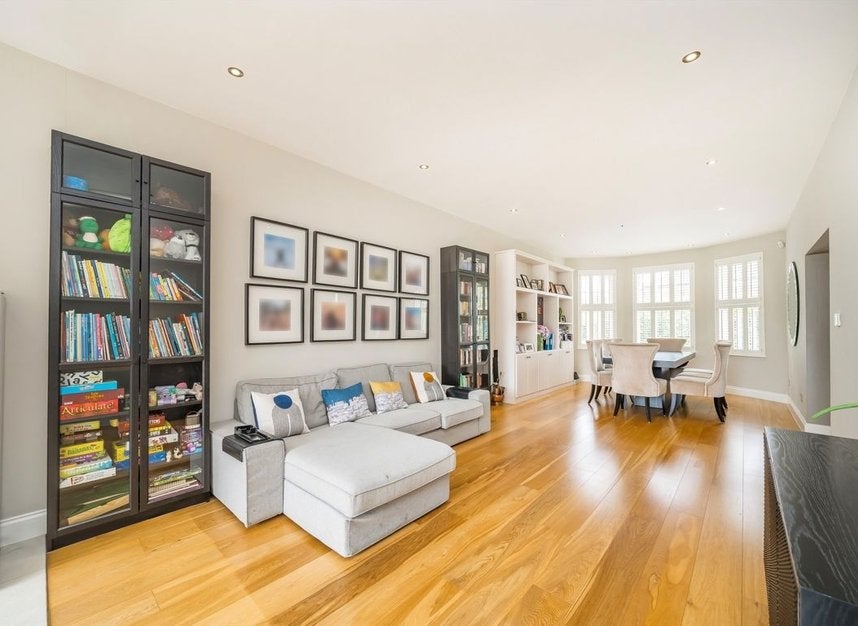 House Coppetts Road in Greater London