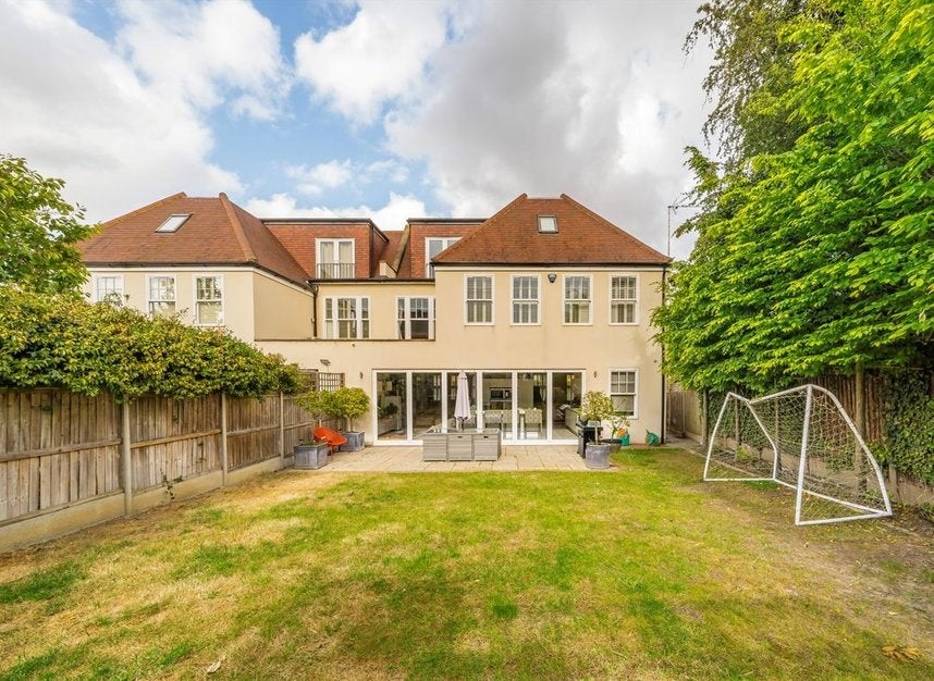 House Coppetts Road in Greater London
