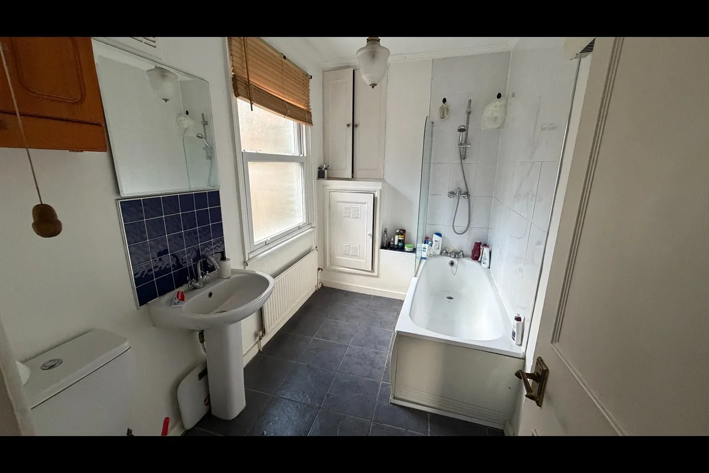 Flat Cavell Street in Greater London