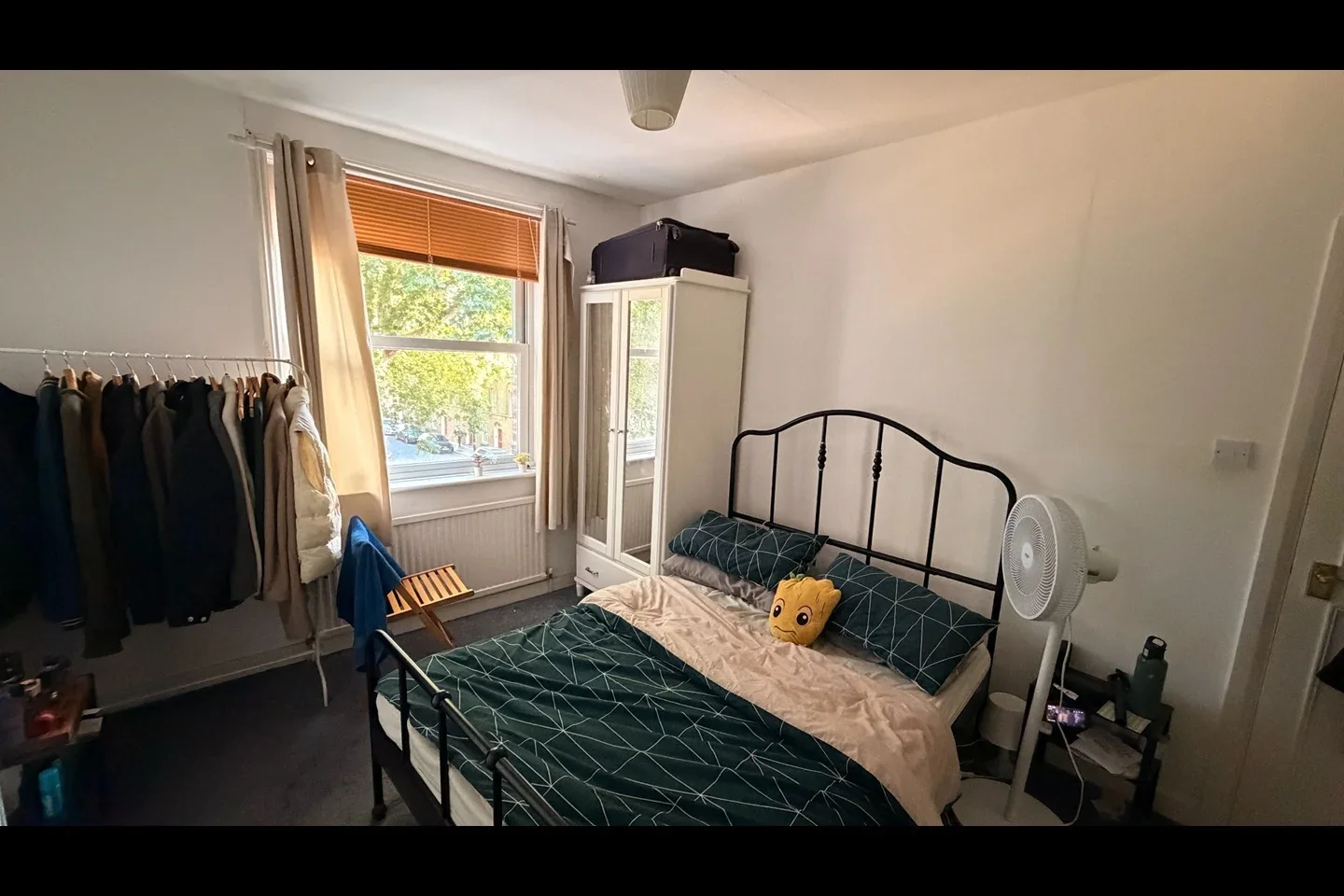 Flat Cavell Street in Greater London