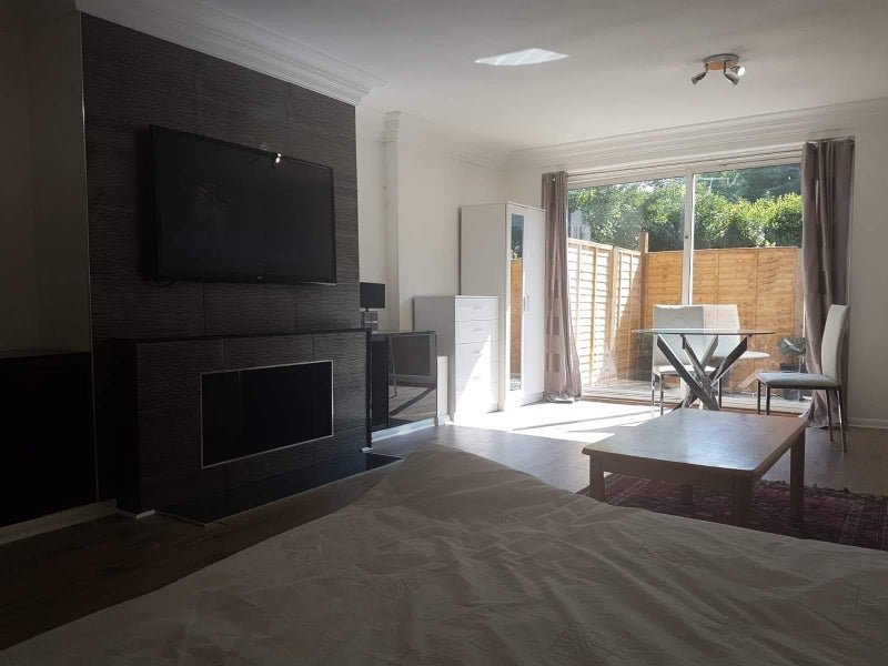 Room Park Road in Stoke Poges