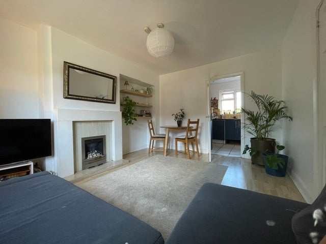 Room Chedworth Road in Bristol