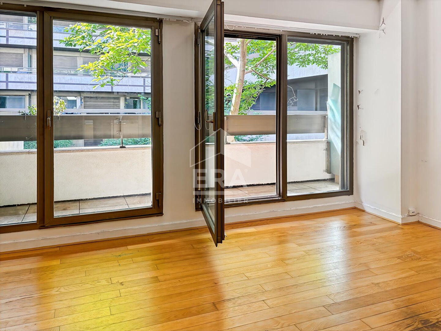Flat Avenue Foch in Paris
