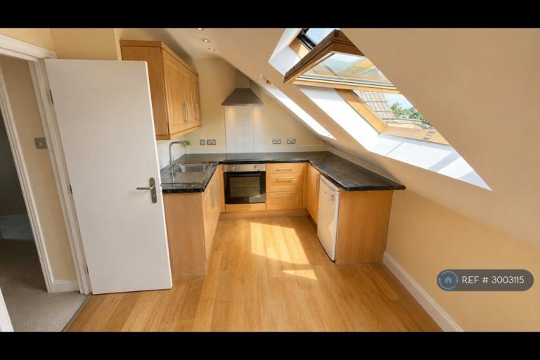 Flat Beaconsfield Road in Greater London