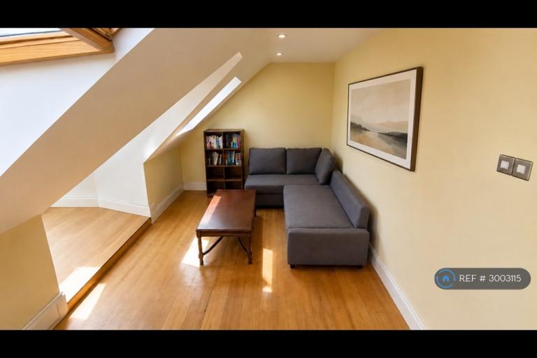 Flat Beaconsfield Road in Greater London