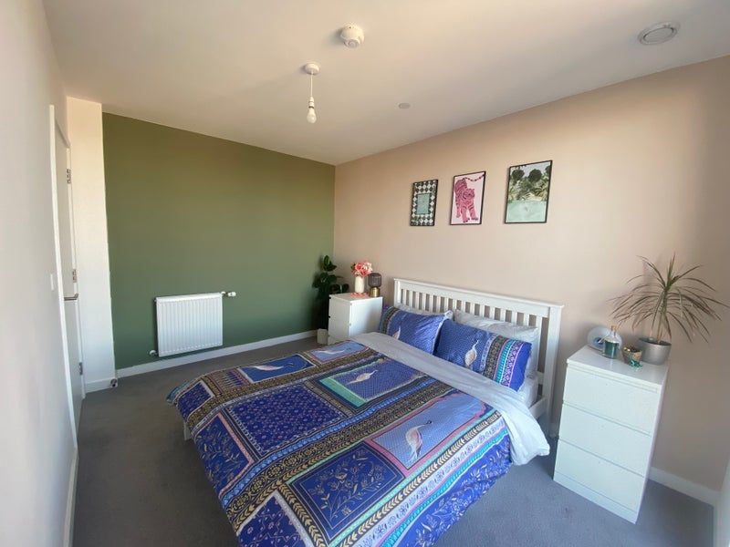 Flat Earlham Grove in Greater London