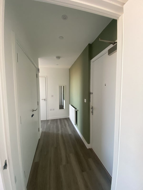 Flat Earlham Grove in Greater London